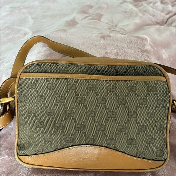 Authentic Gucci Tan and Brown Vintage Crossbody Bag - Rare - Picture 2 of 16